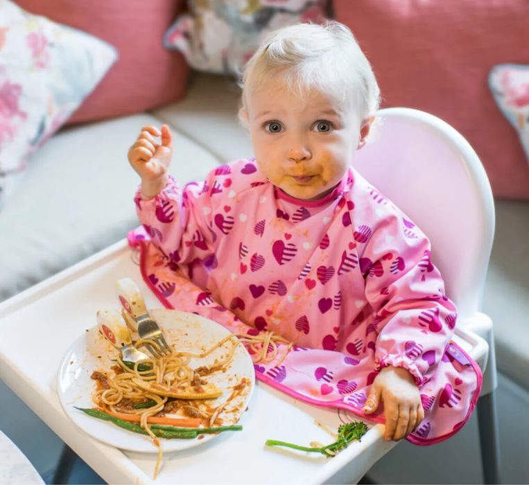 Scaun de masa Antilop Ikea si baveta Tidy Tot