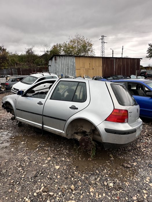 VW Golf 4 1.6i на части