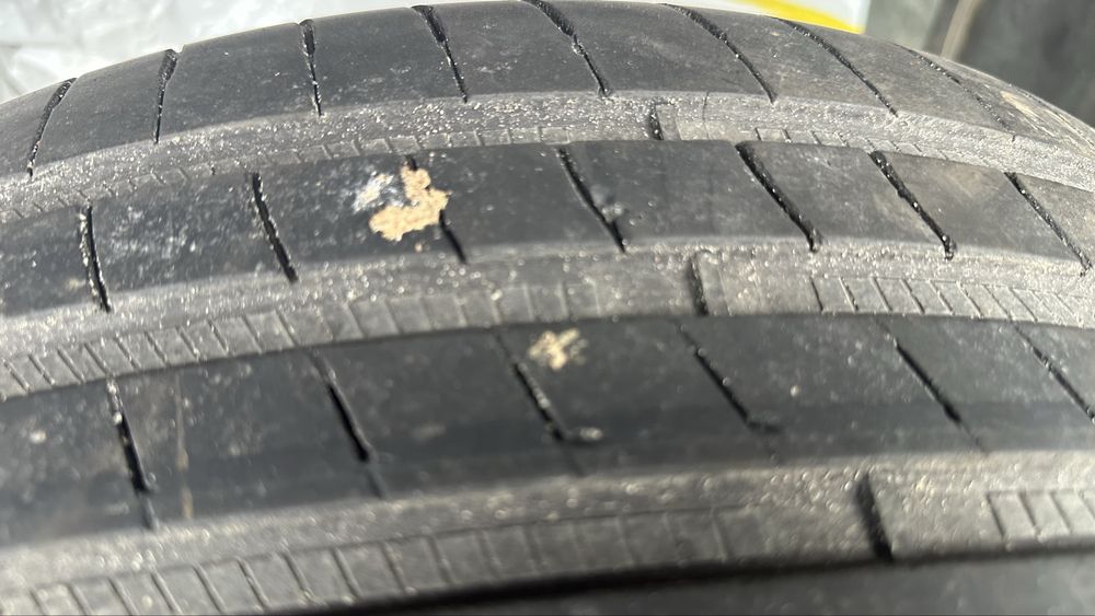 1x anvelopa  275/35/R19 / 1x anvelopa 245/40/R19