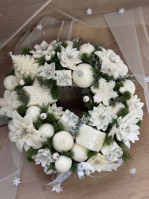 Коледни аранжировки с ароматни соеви свещи