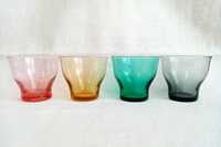 Ретро чашки от цветно стъкло