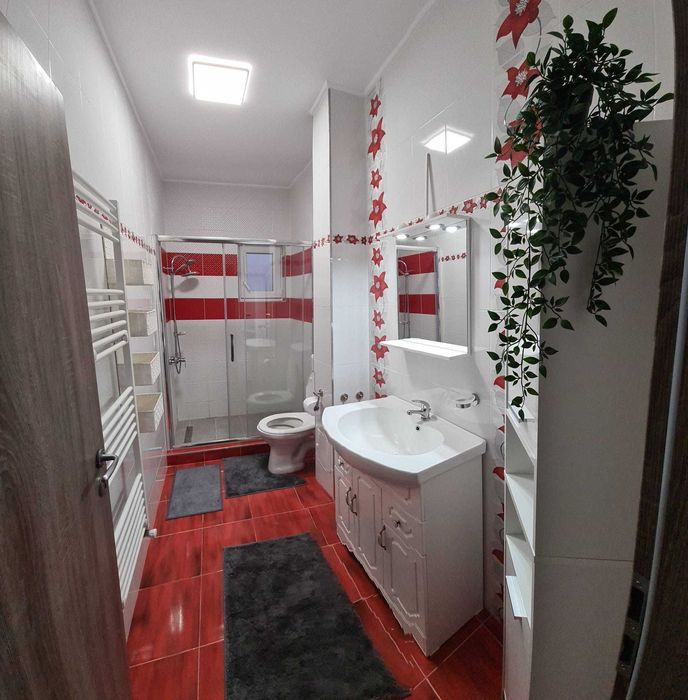 inchiriez apartament 2 camere decomandate 2 terase 2 locuri de parcare