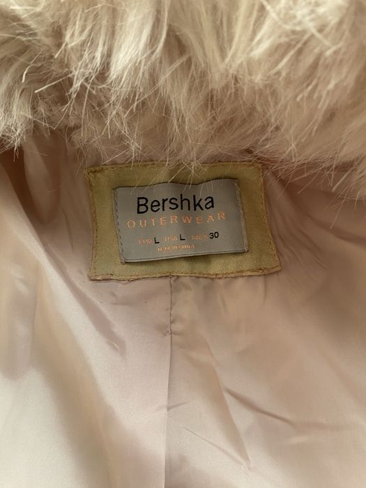 Vesta Berscha,purtata de cateva ori de culoare roz pudra