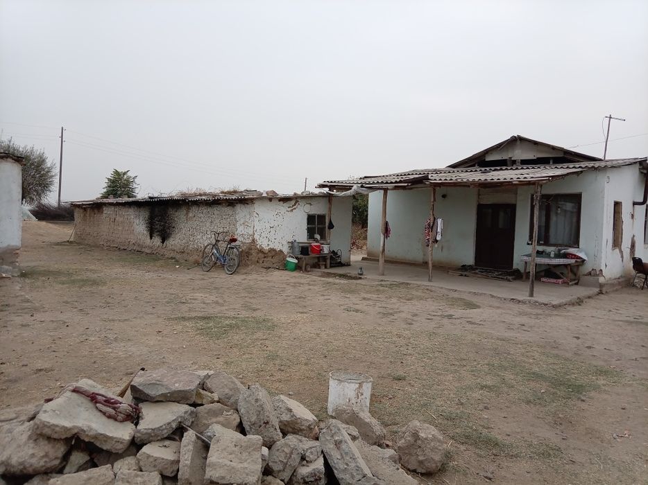 Уй сотилади 20000$