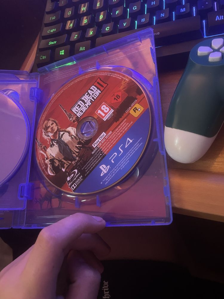 Продавам red ded redemption 2