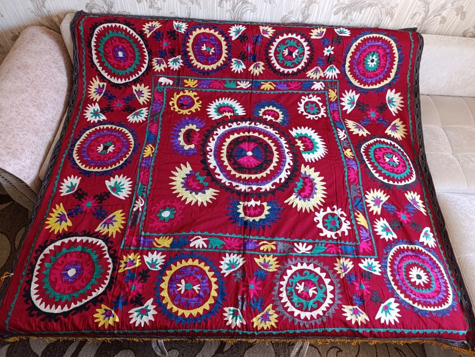 Продам старинное сюзане.