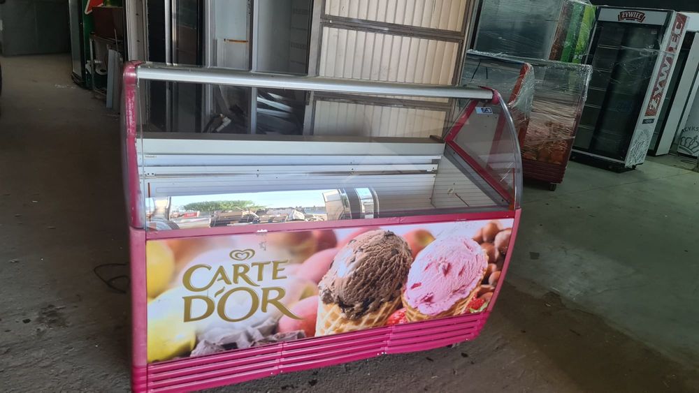 Vitrina frigorifica pentru inghetata ISA 10 cuve si 13 cuve