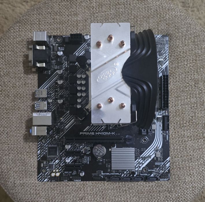 Pachet: placa de baza + procesor + ventilator