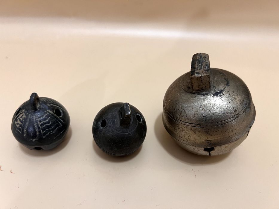 Lot format din trei zurgălăi