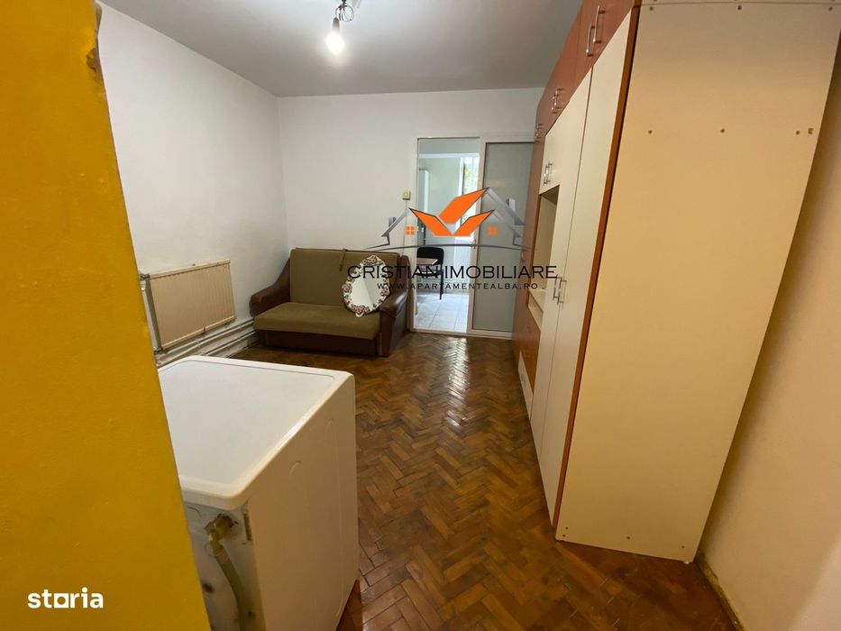 Garsoniera , etaj 1, mobilata, utilata, Cetate !