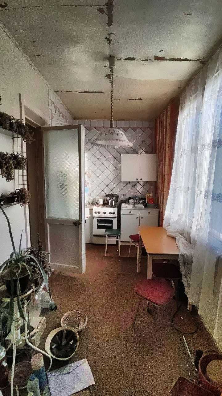 Продаётся 2 комнатная квартира, переделанная в трёхкомнатную