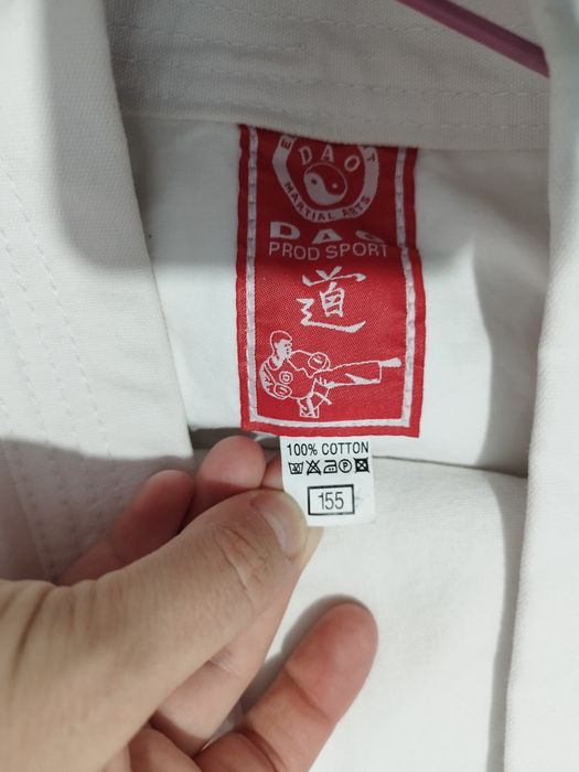 Vând costum karate