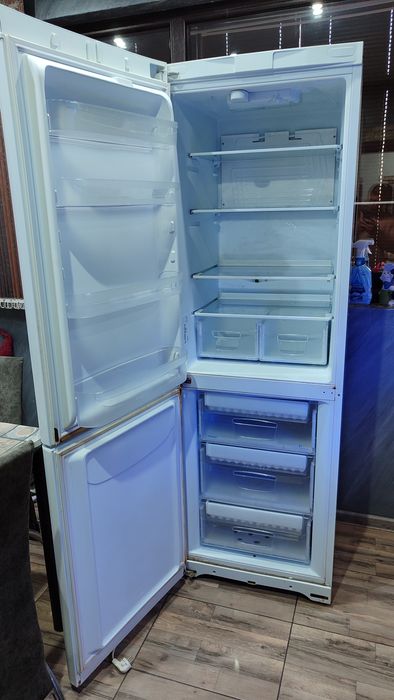 Хладилник с фризер indesit