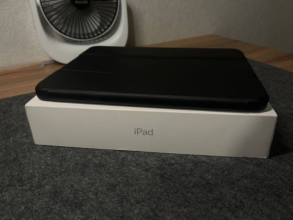 Продам iPad (8- го поколения)