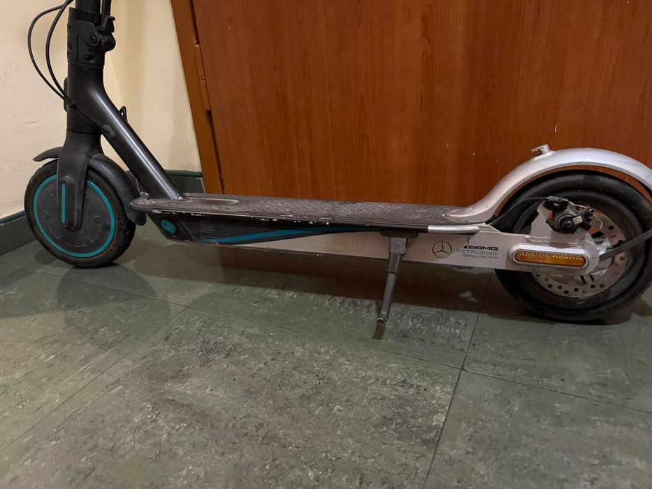 Xiaomi Mi Electric Scooter Pro 2 Mercedes-AMG Petronas F1