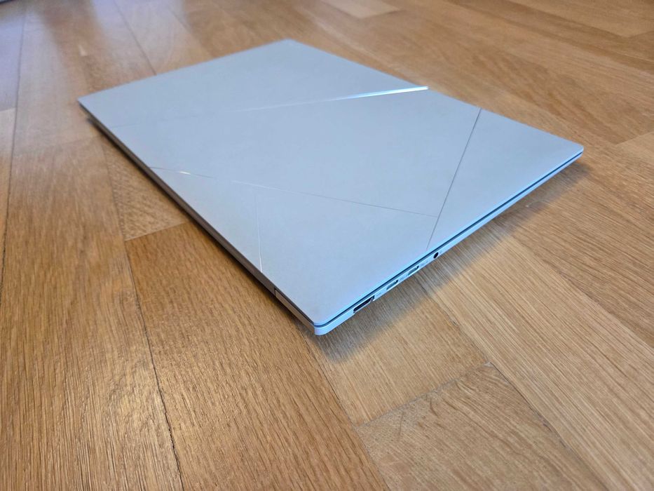 Laptop ASUS Zenbook S 16 OLED AMD Ryzen AI 9 HX 370 32GB RAM 1TB SSD