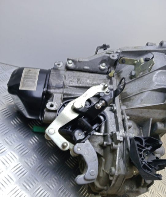 Cutie viteza 1.0 tce 5 trepte 304010192R Dacia Logan a 2-a generatie