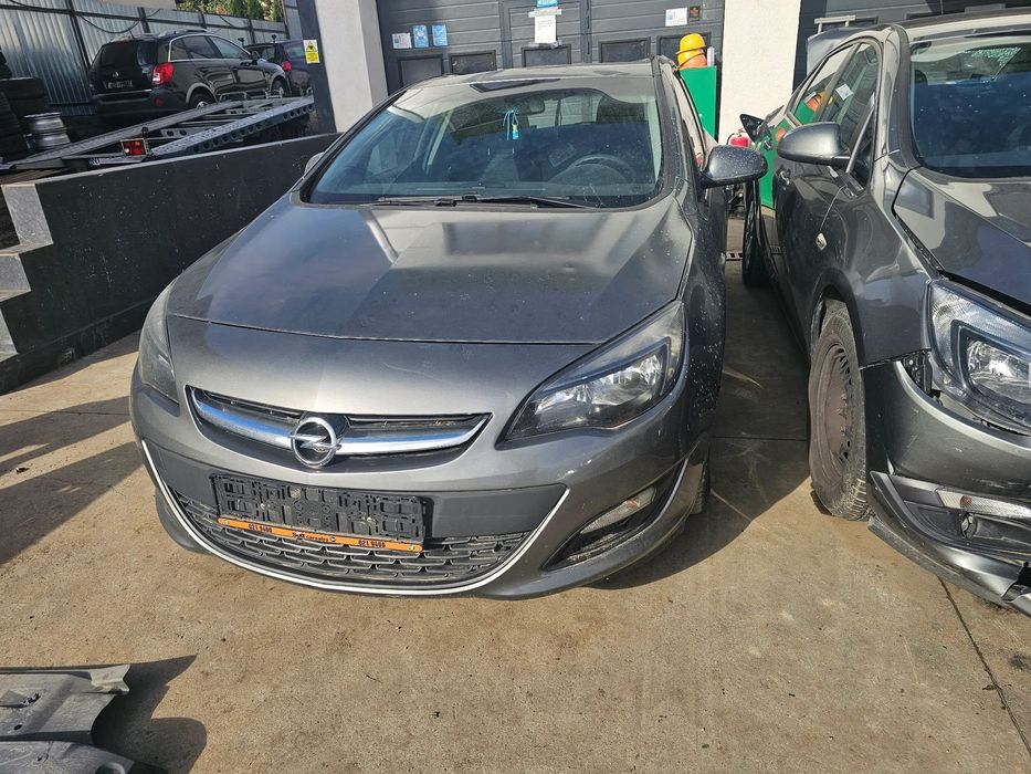 Dezmembrez Opel Astra P-J Notchback 1.6 benzina B16XER 85 kw euro 6 an 2019