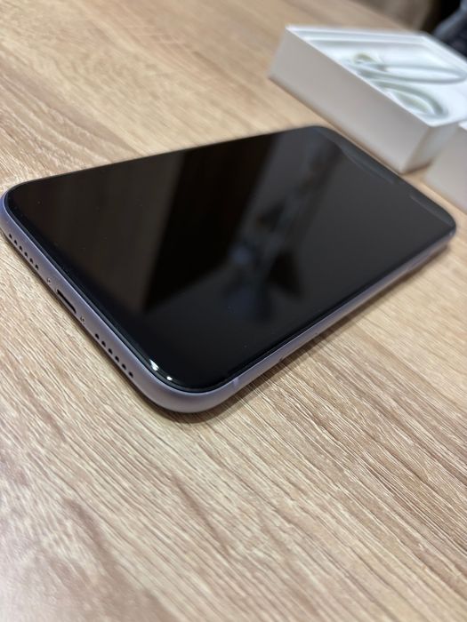 Продавам IPhone 11