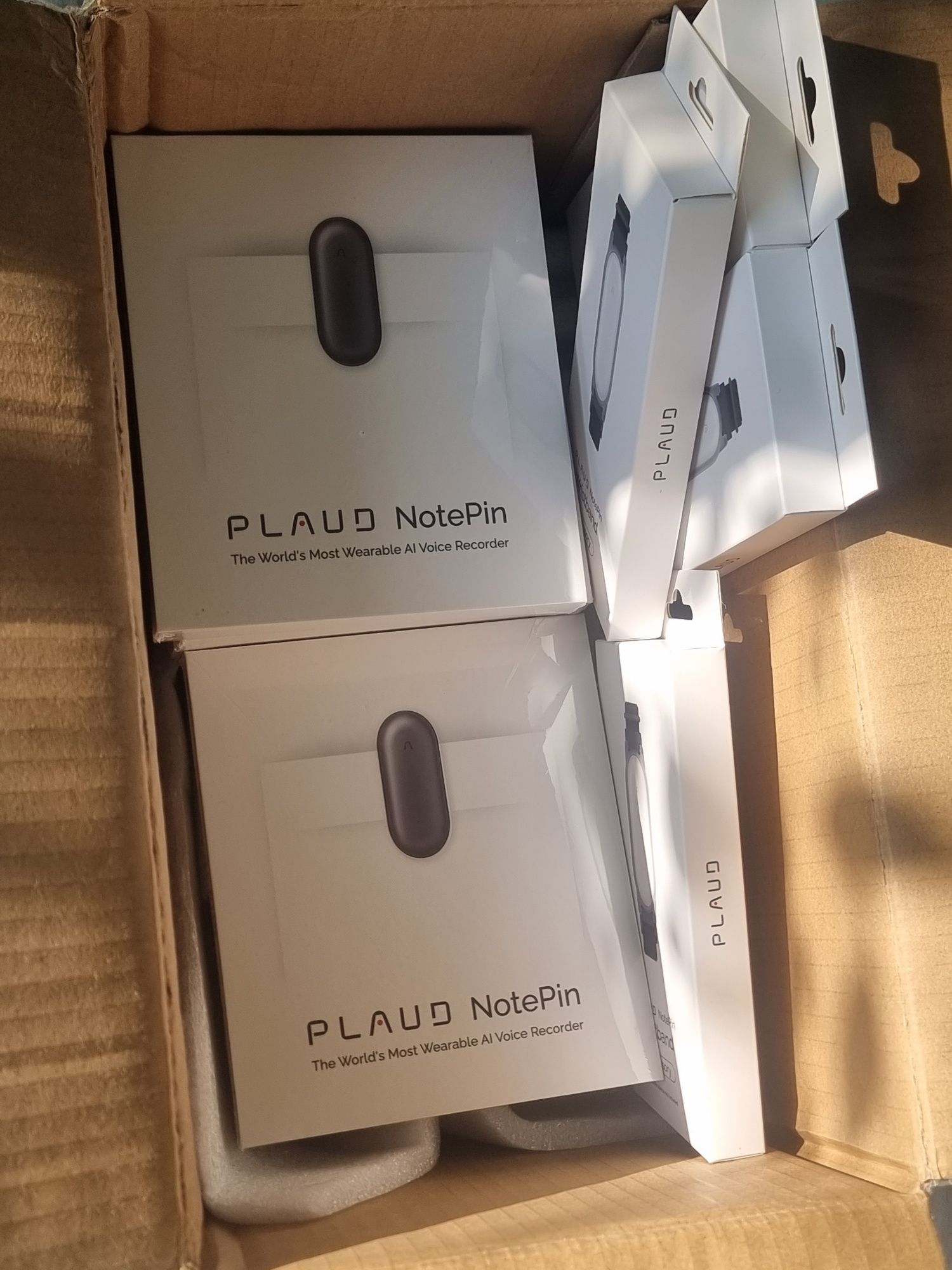 PLAUD NotePin: носимый диктофон на базе искусственного интеллекта
+ PL
