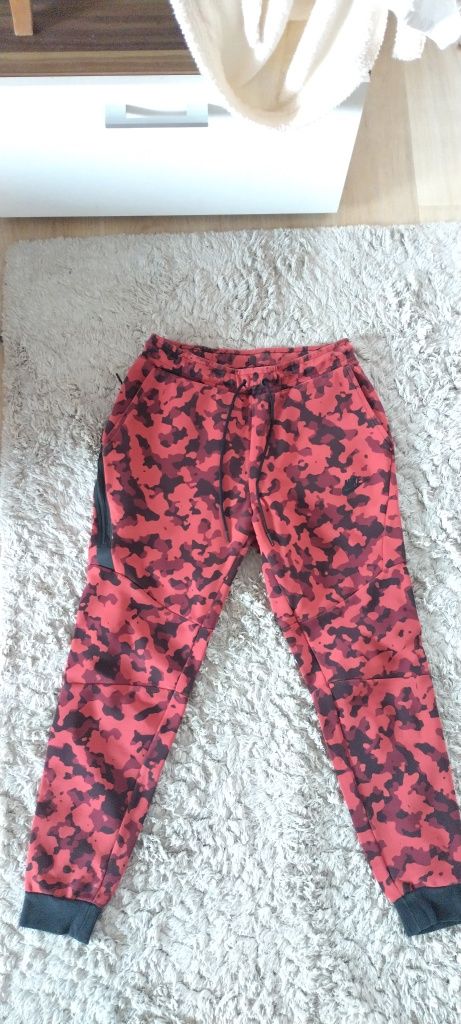 Nike Tech Fleece Red Camo долнище