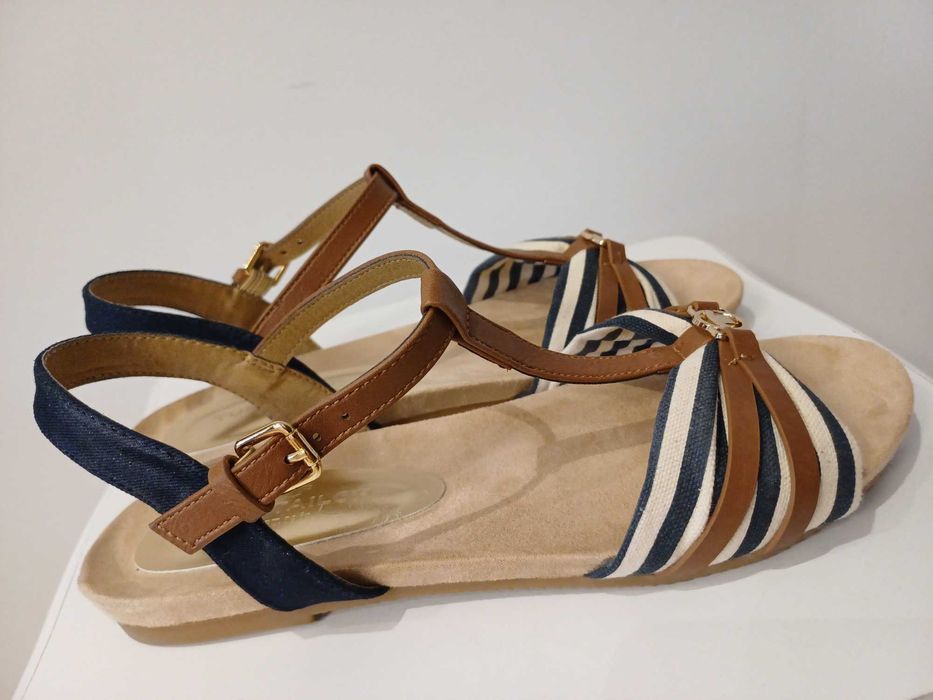 Дамска чанта Aldo в комплект с обувки Tommy Hilfiger