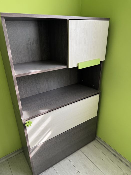 Бюро, гардероб, скрин, легло