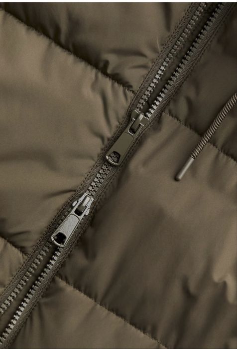 Ватиран елек с качулка