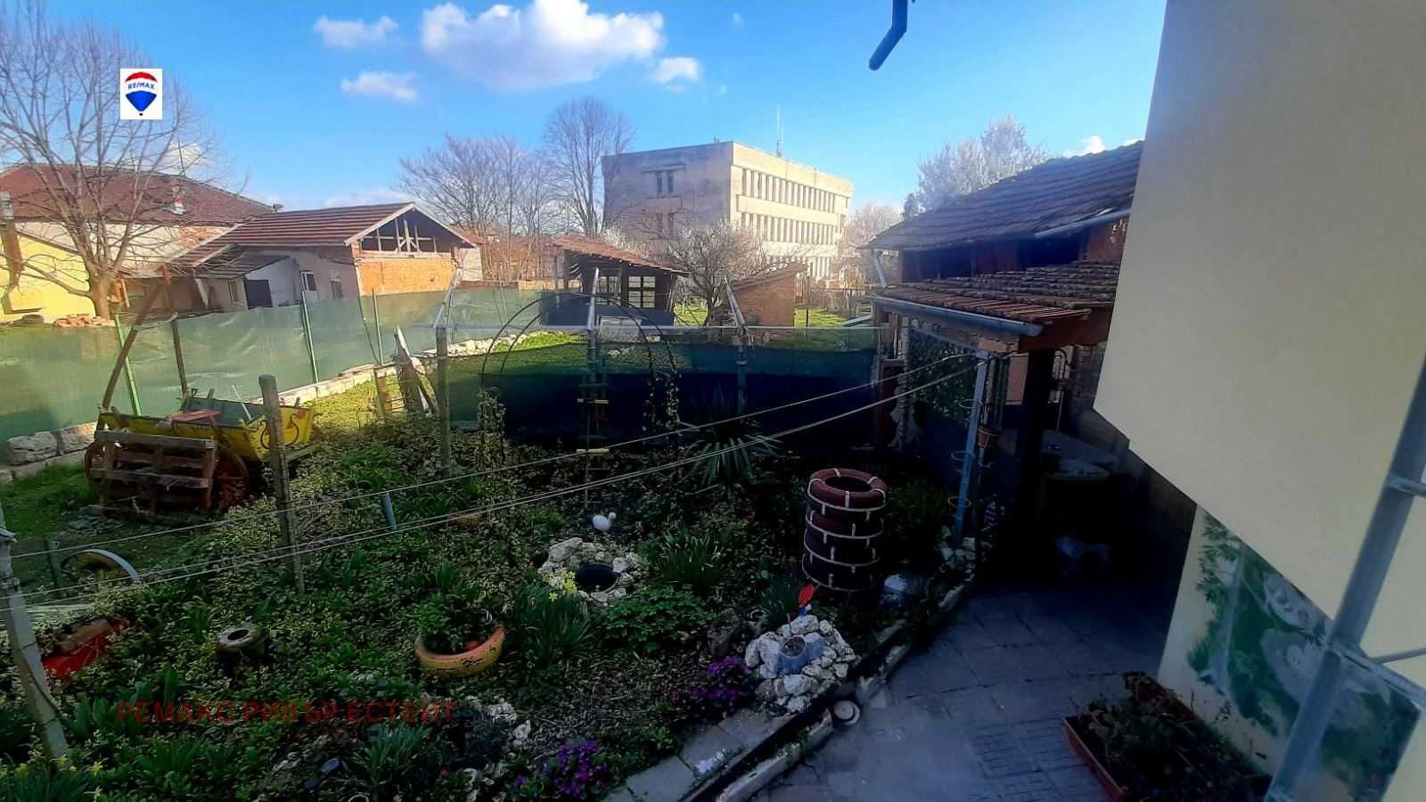 Градска къща за продажба в гр. Две могили