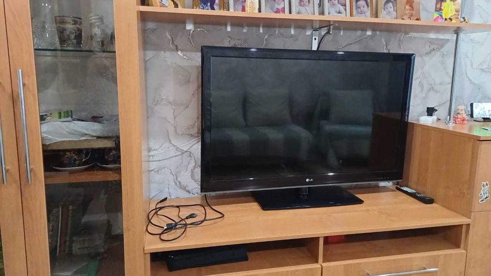 Телевизор LG 42 дюйма, с функцией 3D