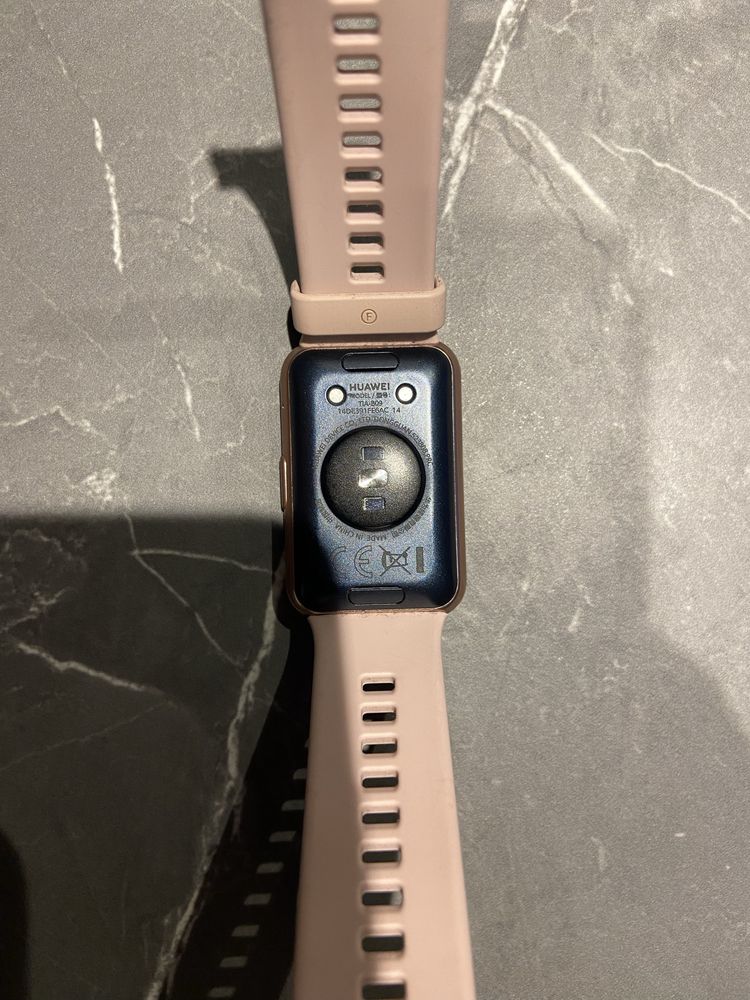 Смартчасовник Huawei Watch Fit