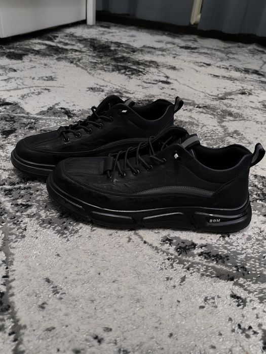 Здравствуйте,продам мужские кроссовки.