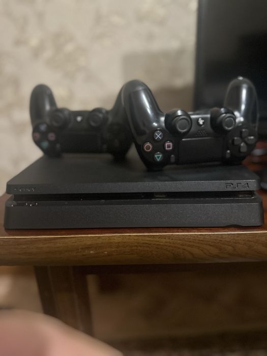 PS4 б/у отличного состояния