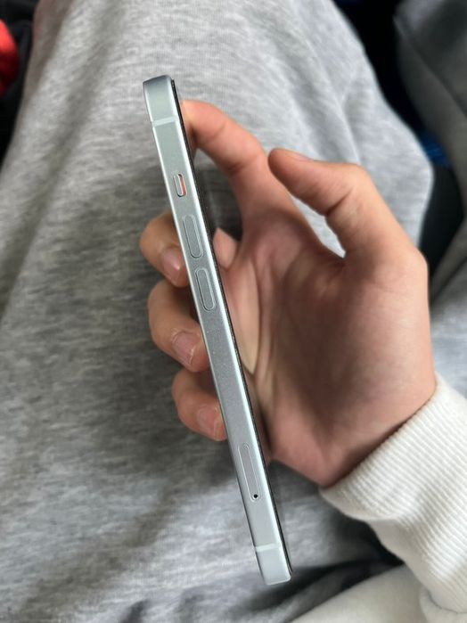 Vând iPhone 15, 128 GB