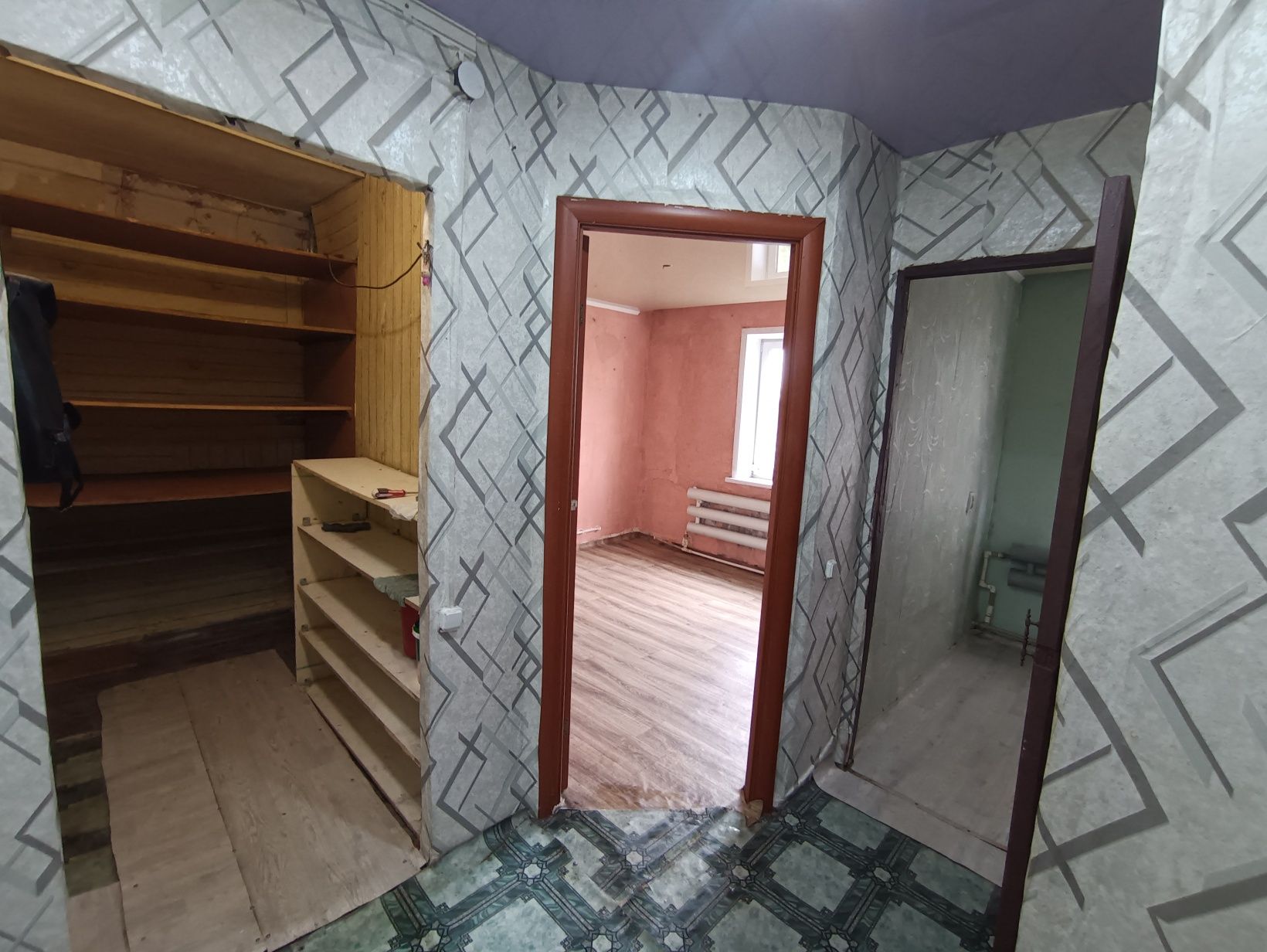 Продам срочно 3-х комнатную квартиру недорого