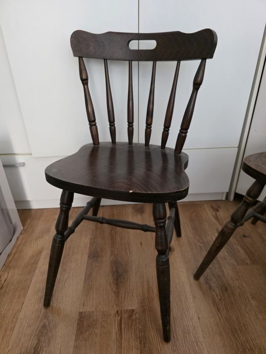 Ретро дървени столове