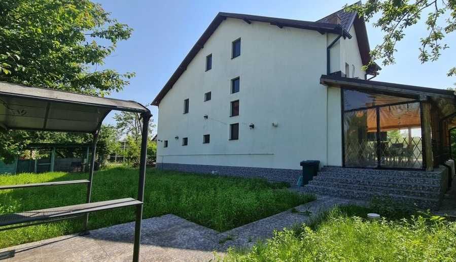 Casă modernă cu 5 camere și 5 băi confort în Groși, Maramureș