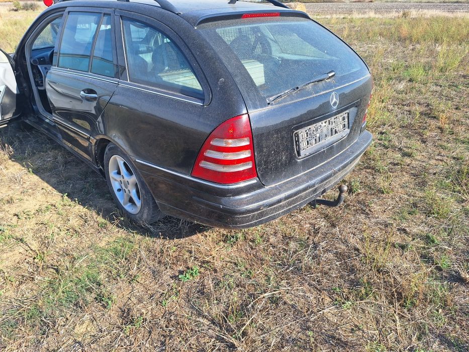 Dezmembrez mercedes c class w203