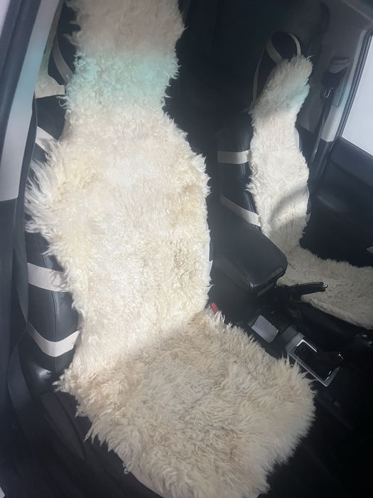 Меховые накидки на стденья. Овчина в наличии пары на сиденья