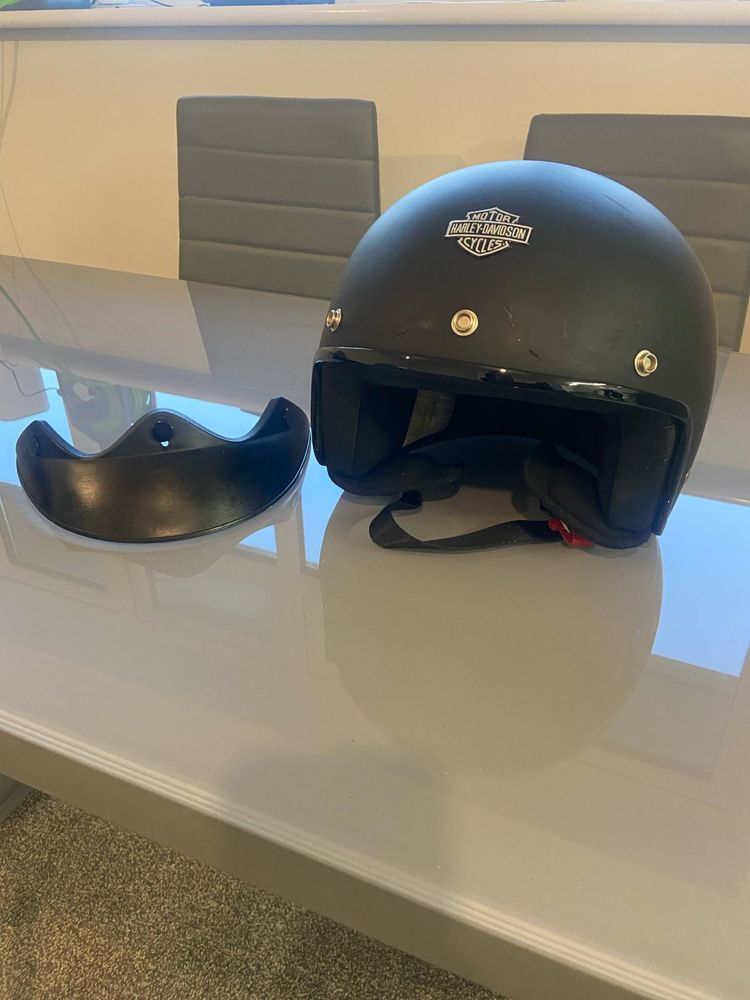 Каска Harley-Davidson , Ръкавици , Шалче/Кърпа за глава.