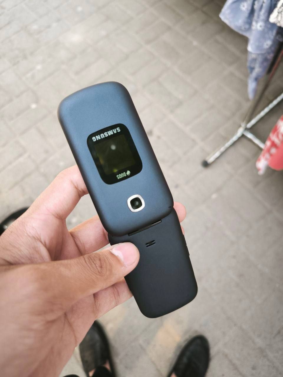 Samsung  gusto 3 dous
2ta simkarta va fleshka oladi
Ishlasihi chotki z