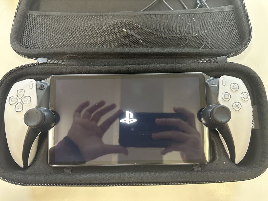 PlayStation Portal cu carcasa si folie