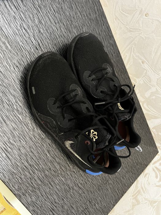 Найк кроссовки почти даром