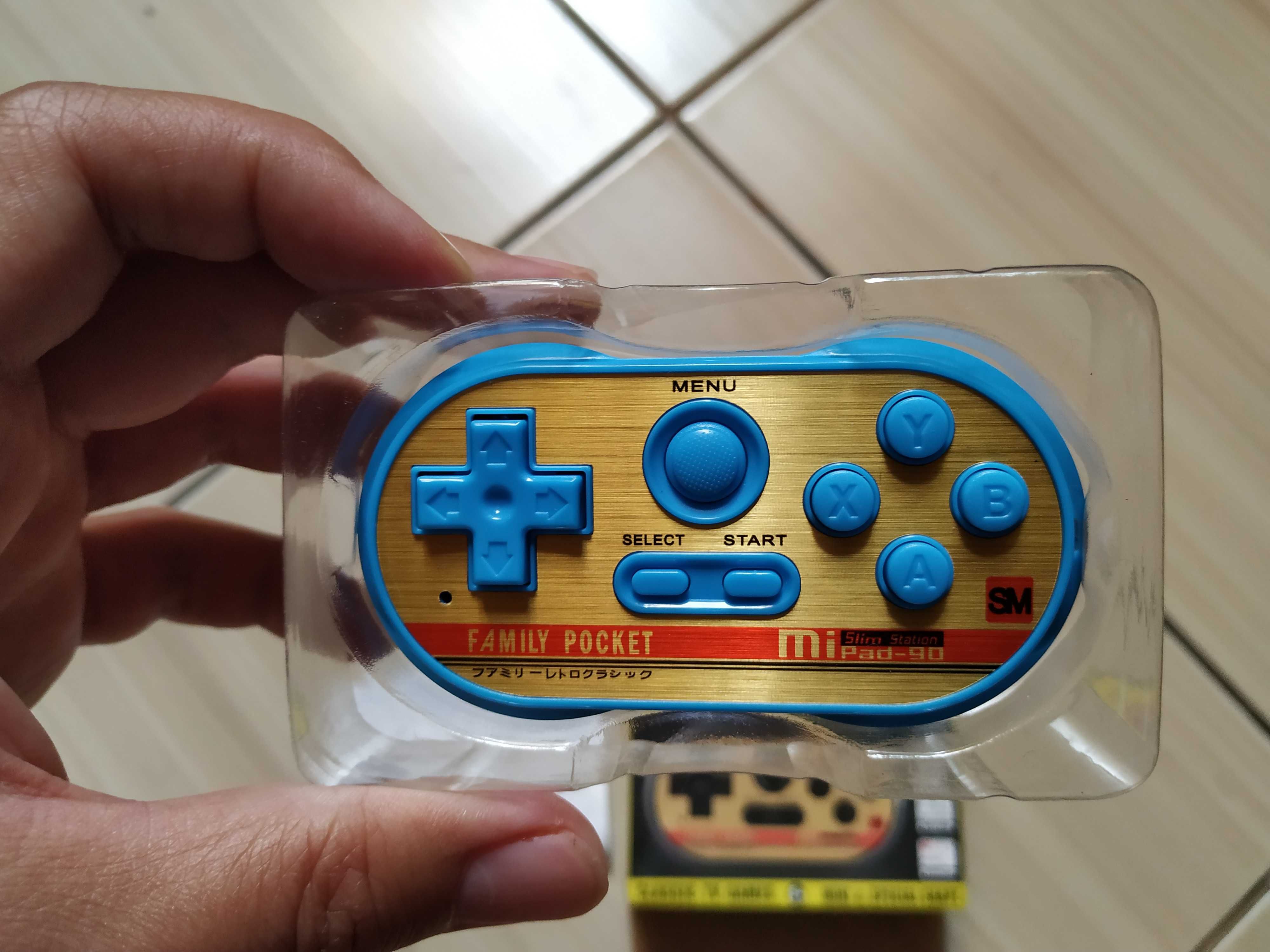 Mini consola cu 20 de jocuri clasice: Mario, Tetris, etc. (produs nou)