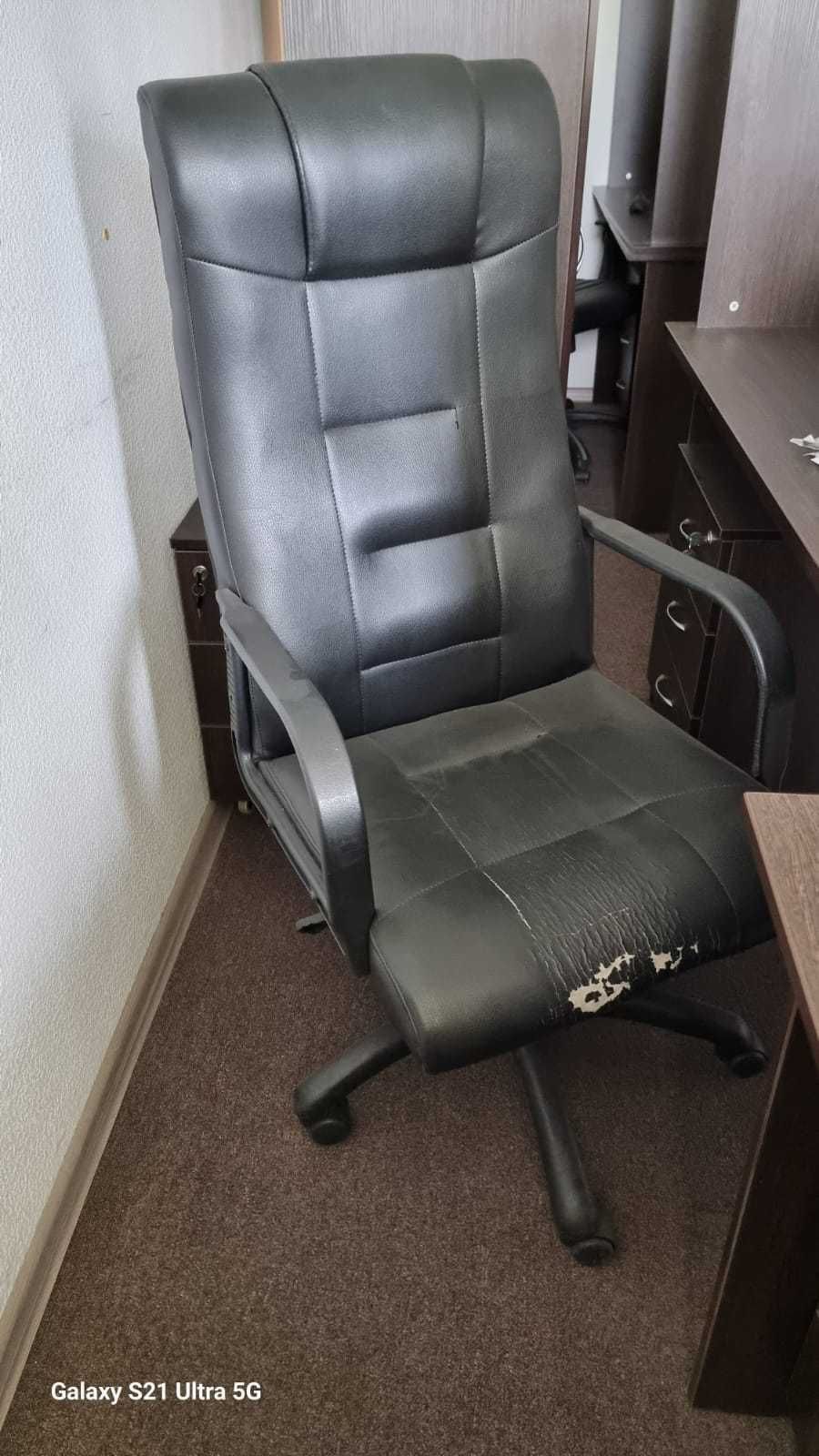 Мебель и Кресла в офис ЧИТАЙТЕ ОПИСАНИЕ (БУ)