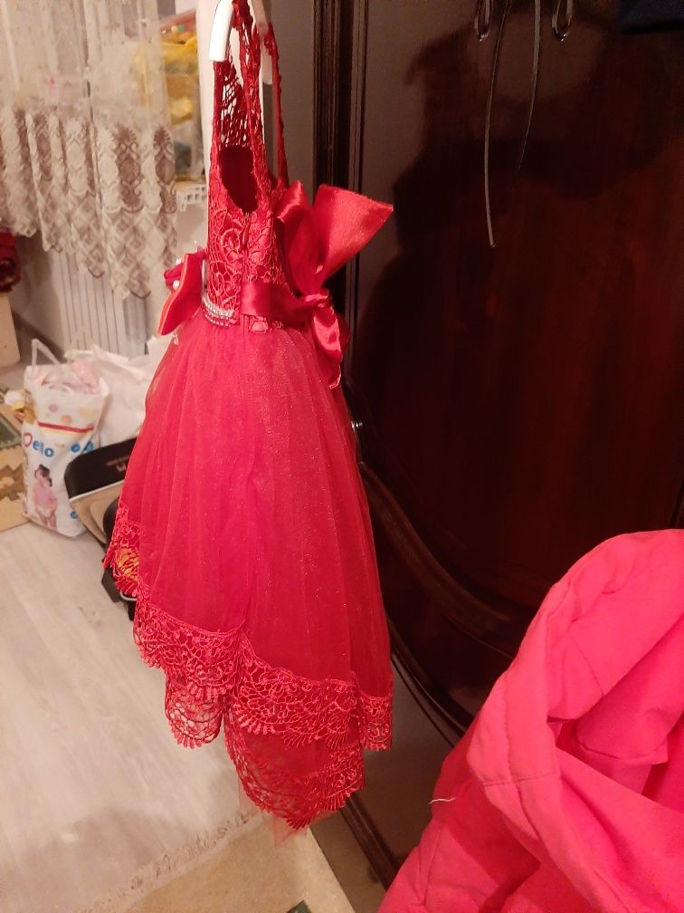 Шикарное платье на 2-3 годика