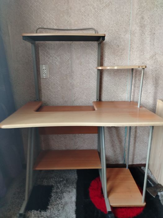 Продам рабочий стол недорого