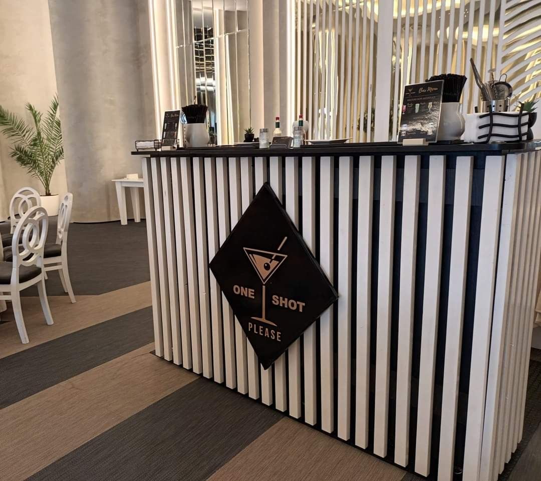 Cocktail Bar - One Shot, Please!
