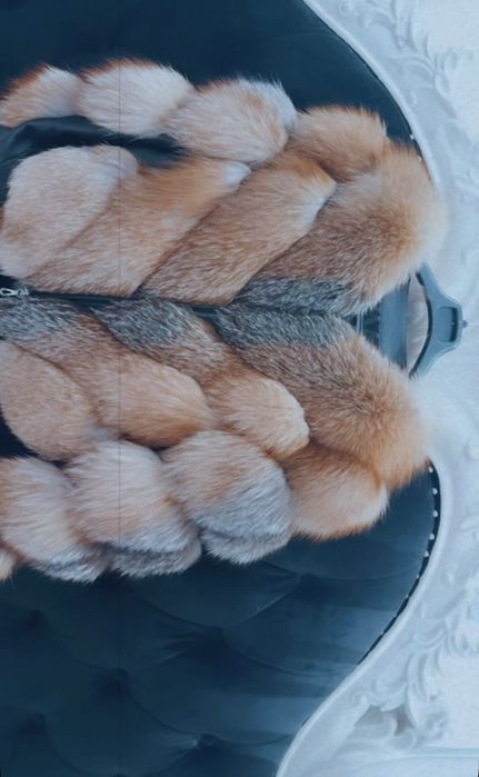 Vand haina din blana de vulpe