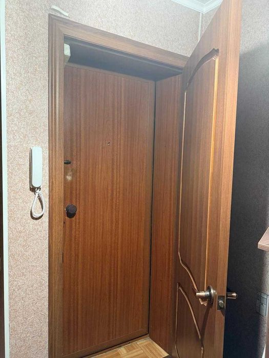 Продается 2 комнатная в 4 мкр